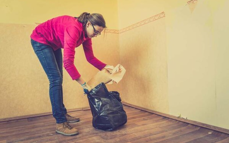 O que fazer com o papel de parede desatualizado em sua nova casa